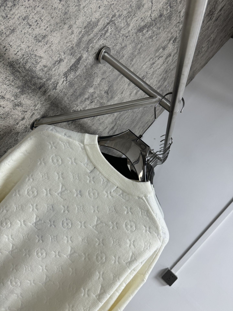 l0vis Vvtt0n sweater